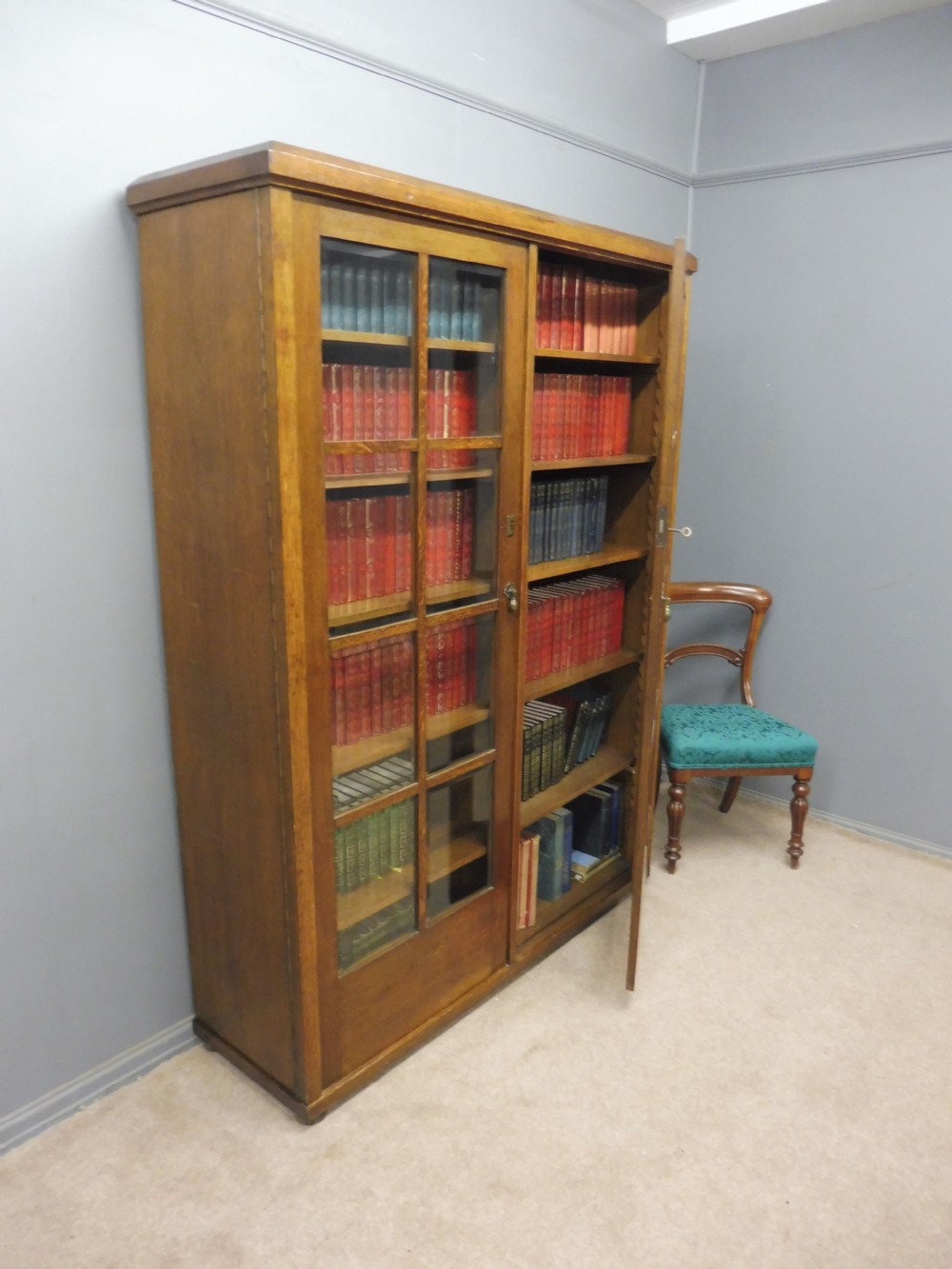 OAK  BOOKCASE View XII