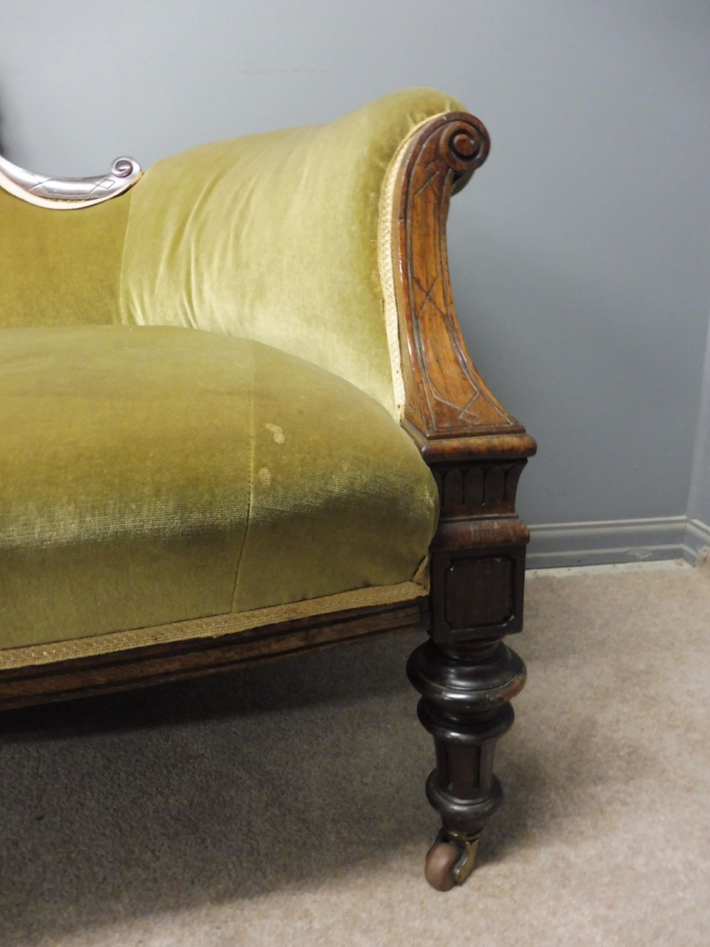 ANTIQUE VICTORIAN ROSEWOOD SHOWFRAME SOFA  View IV