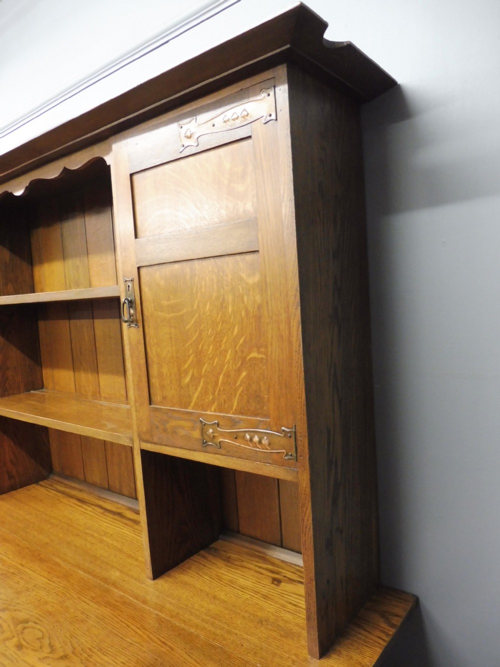 OAK ARTS AND CRAFTS DRESSER BY MAPLE AND CO View VII