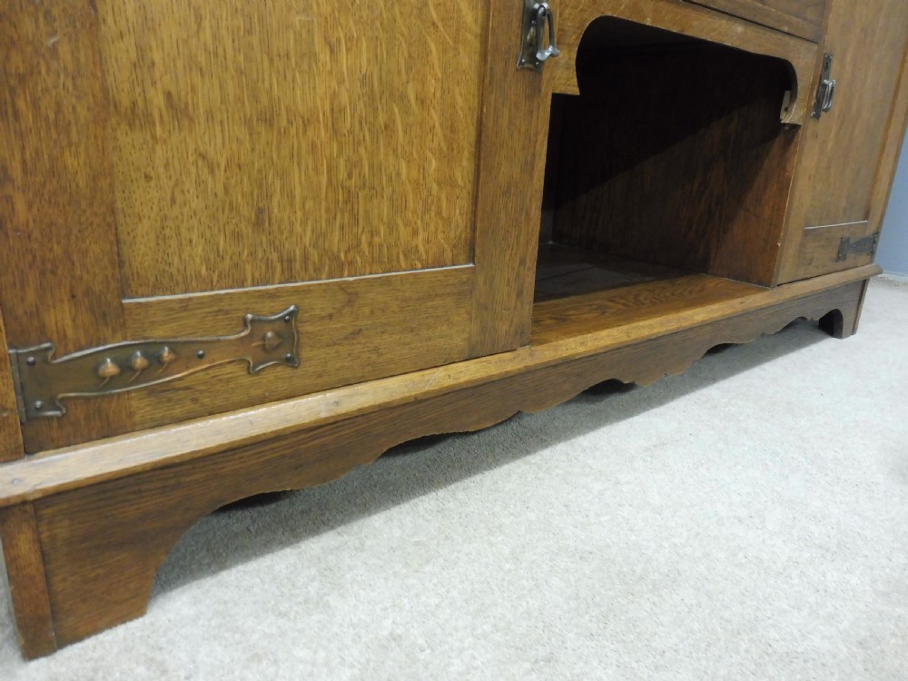 OAK ARTS AND CRAFTS DRESSER BY MAPLE AND CO View XII