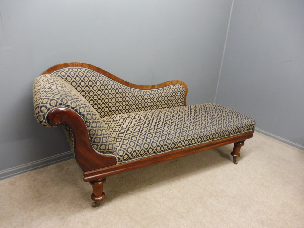 VICTORIAN MAHOGANY CHAISE LONGUE
