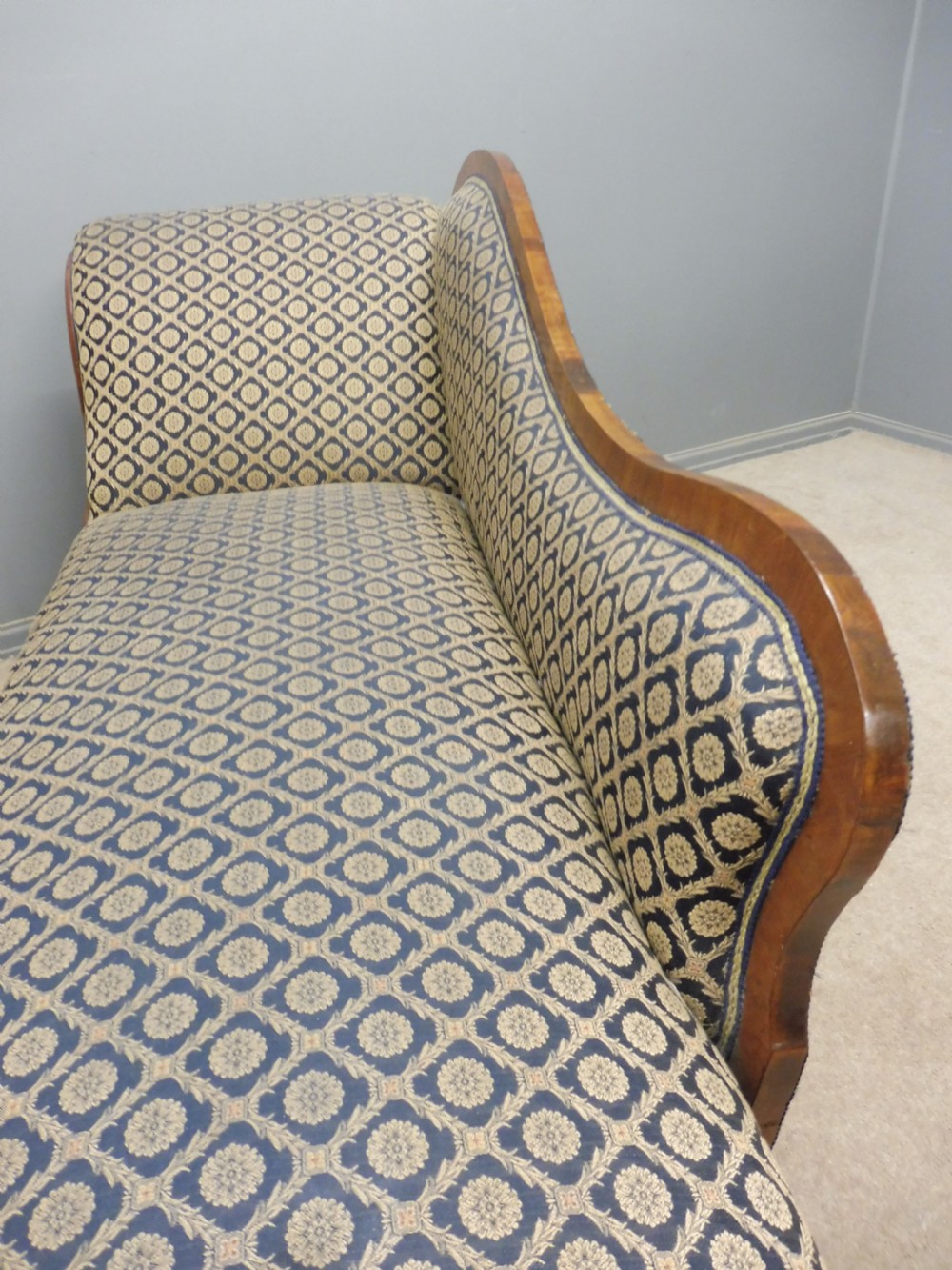 VICTORIAN MAHOGANY CHAISE LONGUE View II