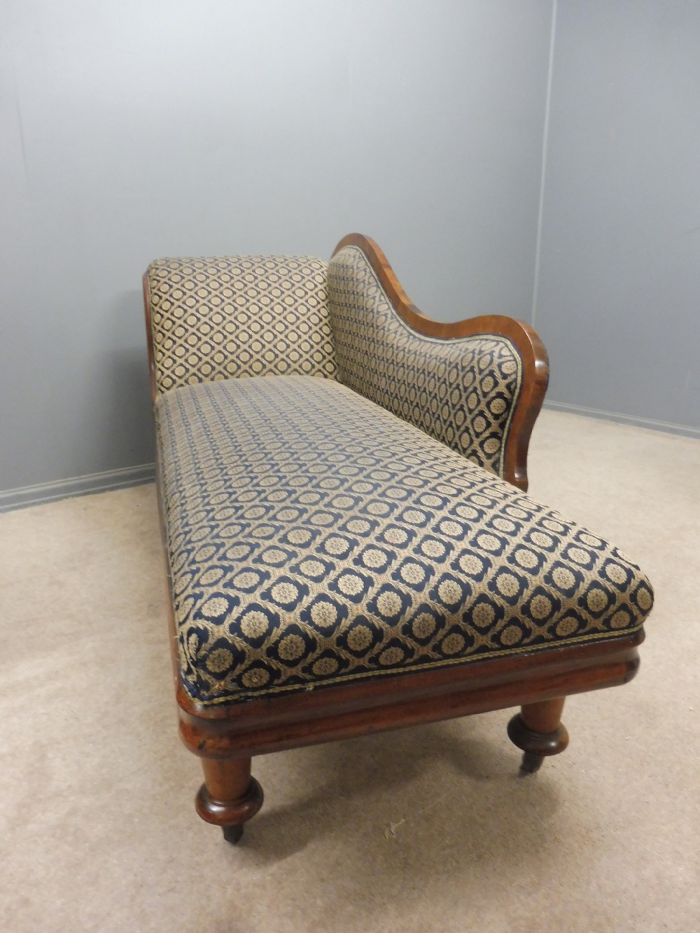 VICTORIAN MAHOGANY CHAISE LONGUE View V