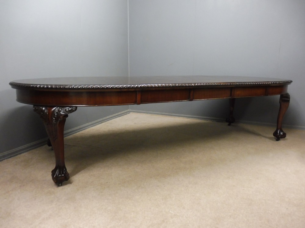 LARGE LATE VICTORIAN MAHOGANY 3 LEAF EXTENDING DINING TABLE View II