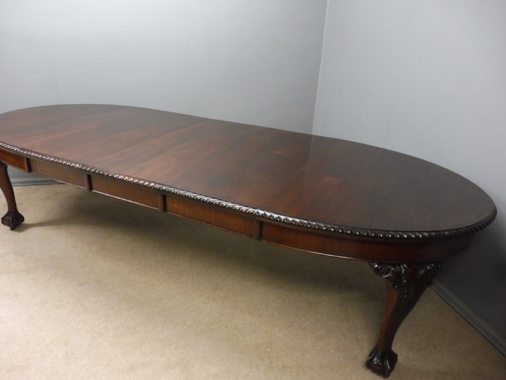 LARGE LATE VICTORIAN MAHOGANY 3 LEAF EXTENDING DINING TABLE View III
