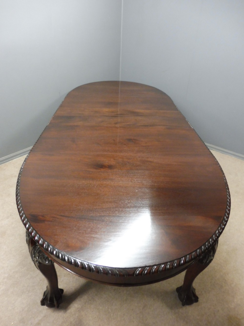 LARGE LATE VICTORIAN MAHOGANY 3 LEAF EXTENDING DINING TABLE View V