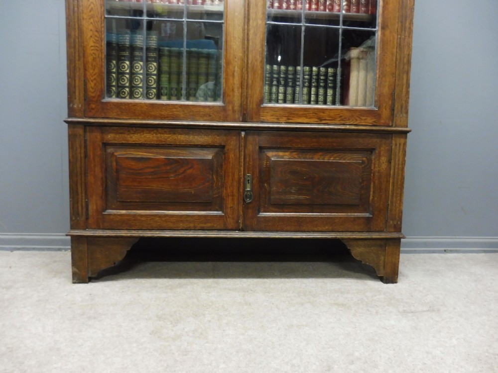 OAK ARTS AND CRAFTS BOOKCASE CIRCA 1910 View III