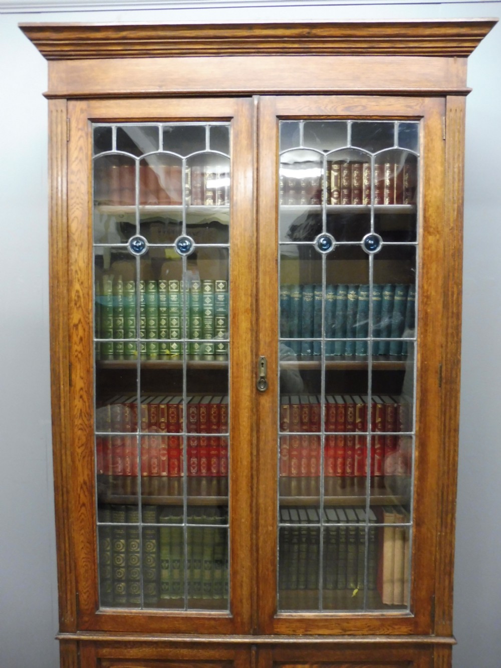 OAK ARTS AND CRAFTS BOOKCASE CIRCA 1910 View IV