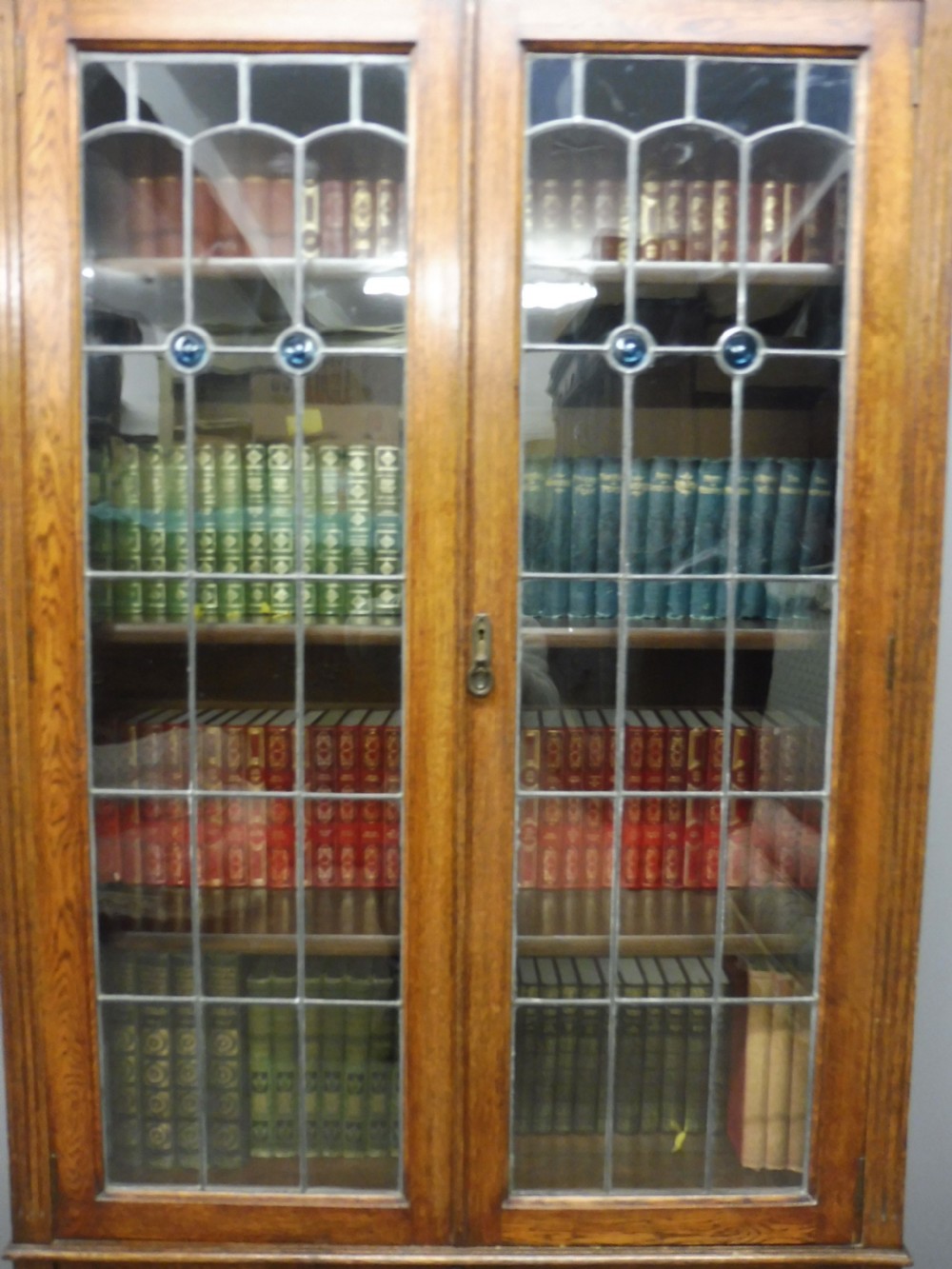 OAK ARTS AND CRAFTS BOOKCASE CIRCA 1910 View V