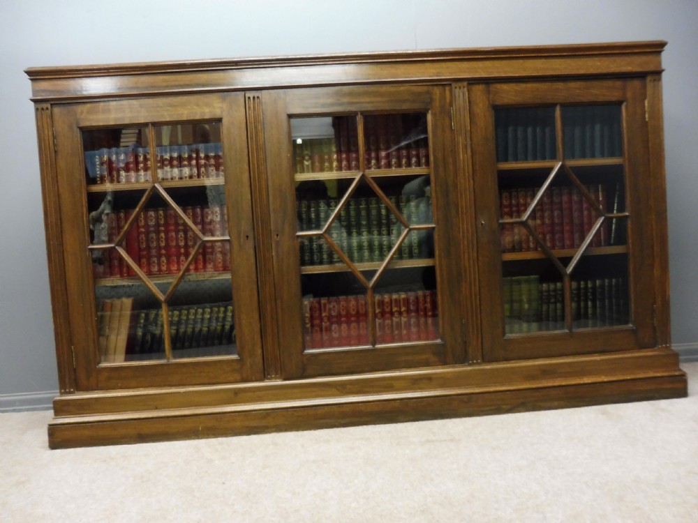 EDWARDIAN OAK 3 DOOR BOOKCASE View XI