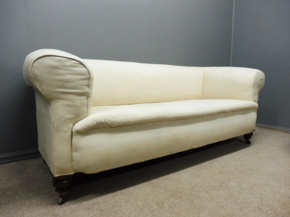 VICTORIAN CHESTERFIELD SOFA WITH OAK LEGS 