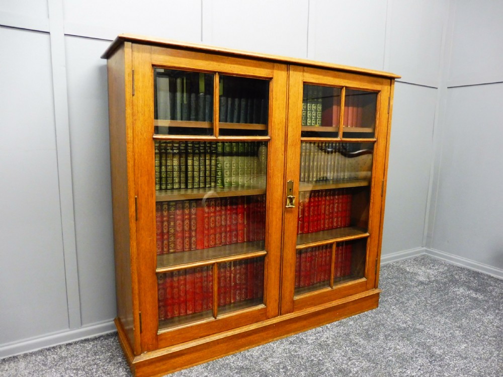 EDWARDIAN OAK BOOKCASE