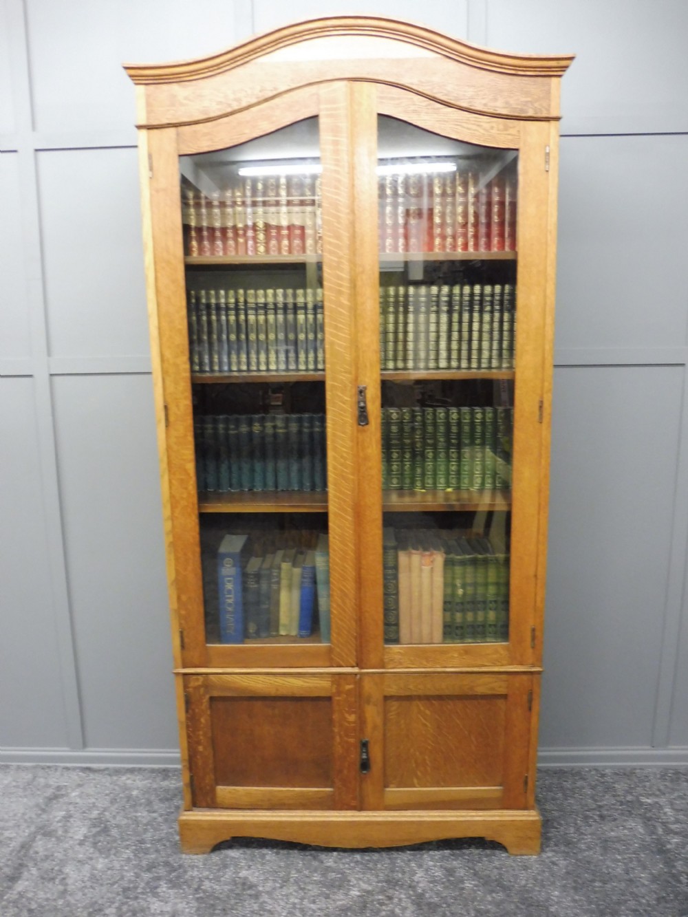 EDWARDIAN OAK ARTS AND CRAFTS BOOKCASE View III