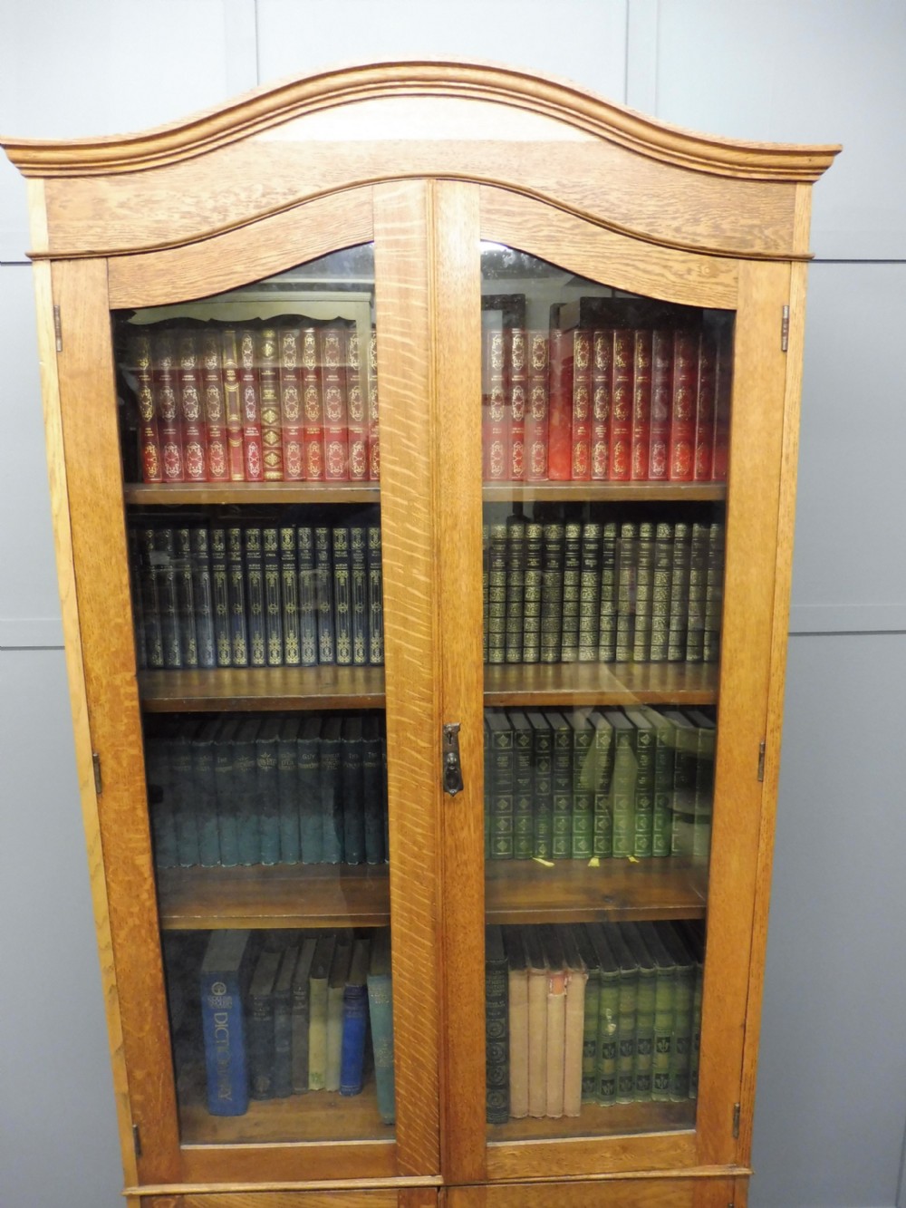 EDWARDIAN OAK ARTS AND CRAFTS BOOKCASE View V