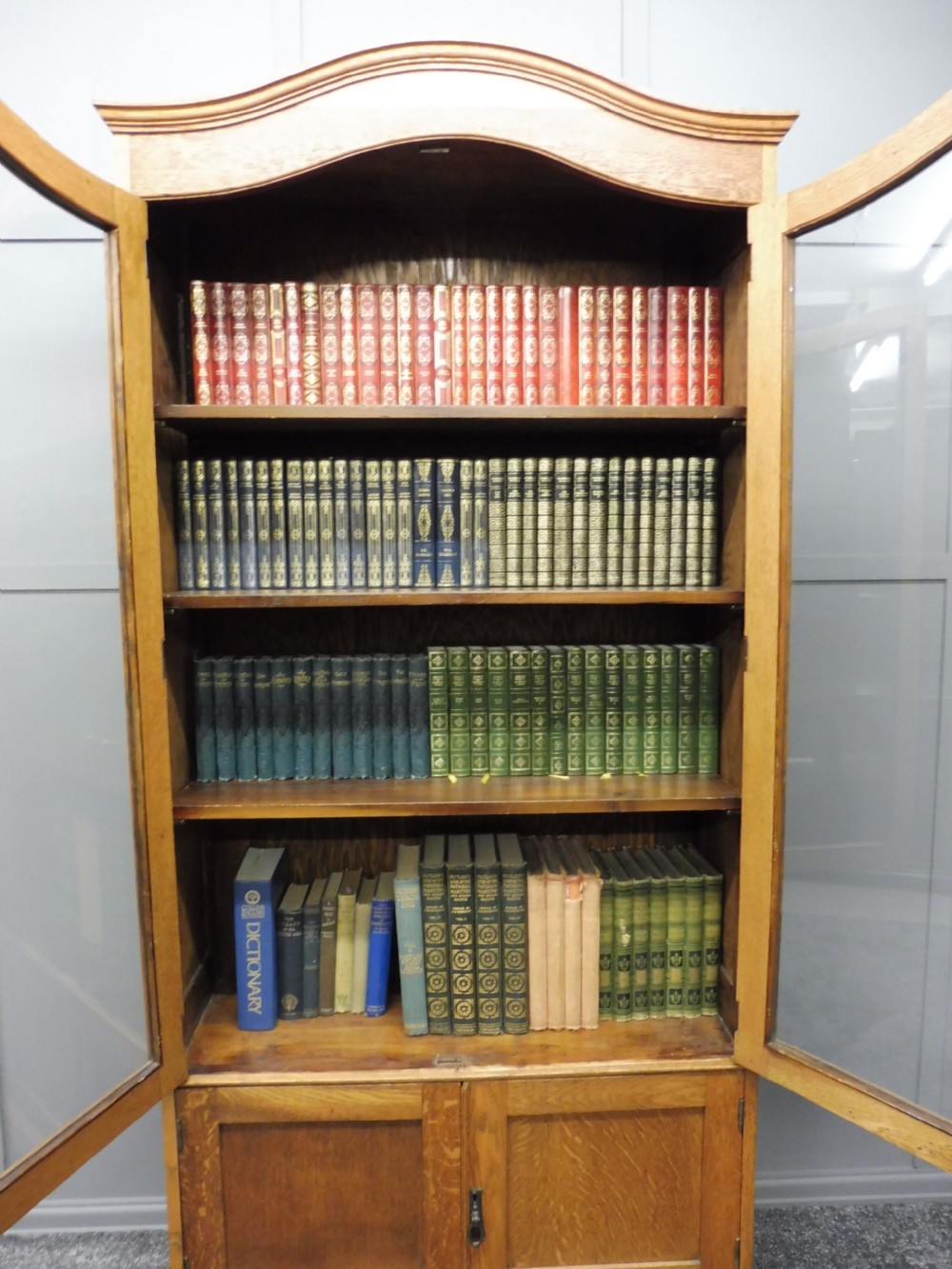EDWARDIAN OAK ARTS AND CRAFTS BOOKCASE View VII