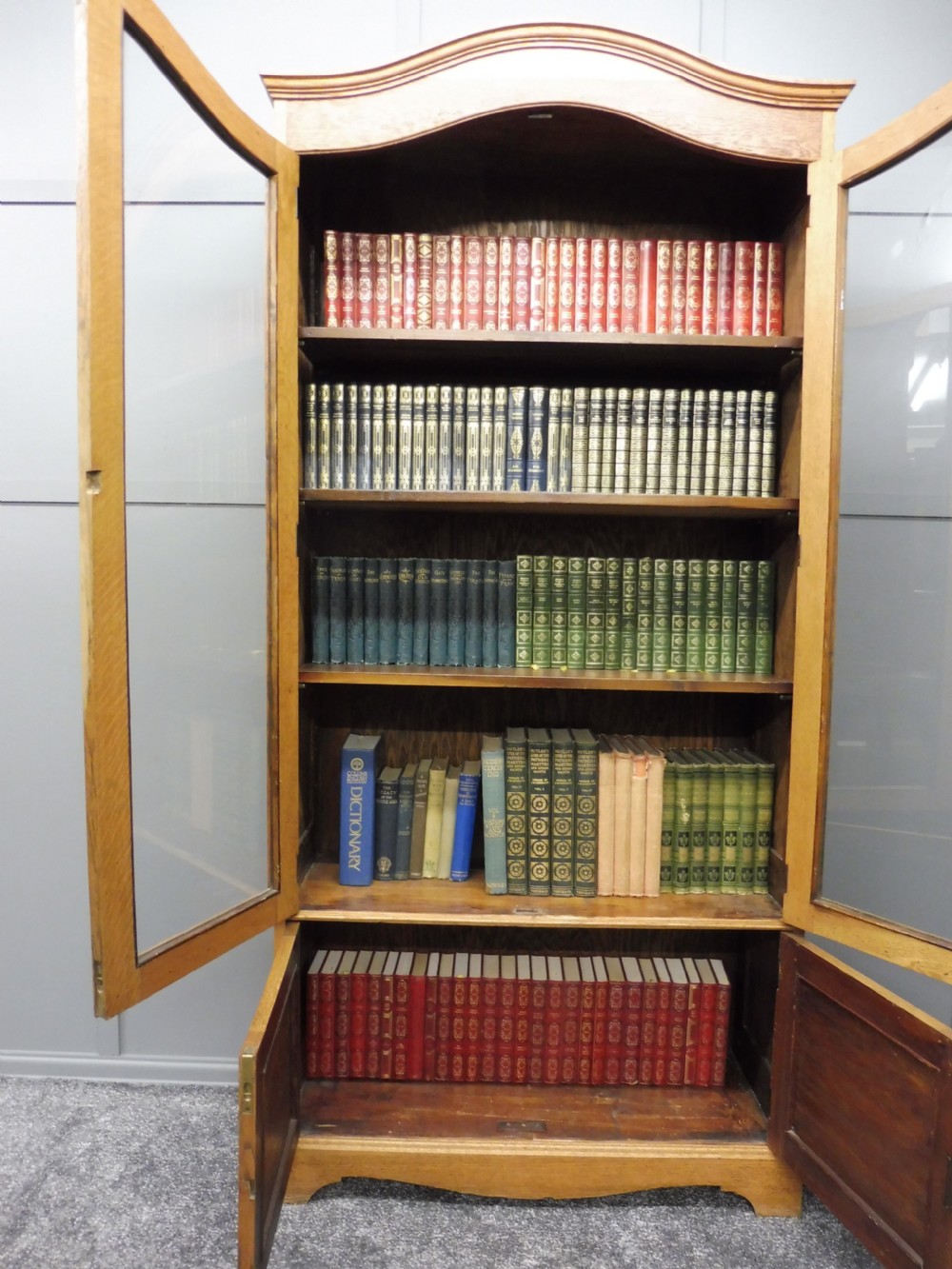 EDWARDIAN OAK ARTS AND CRAFTS BOOKCASE View VIII