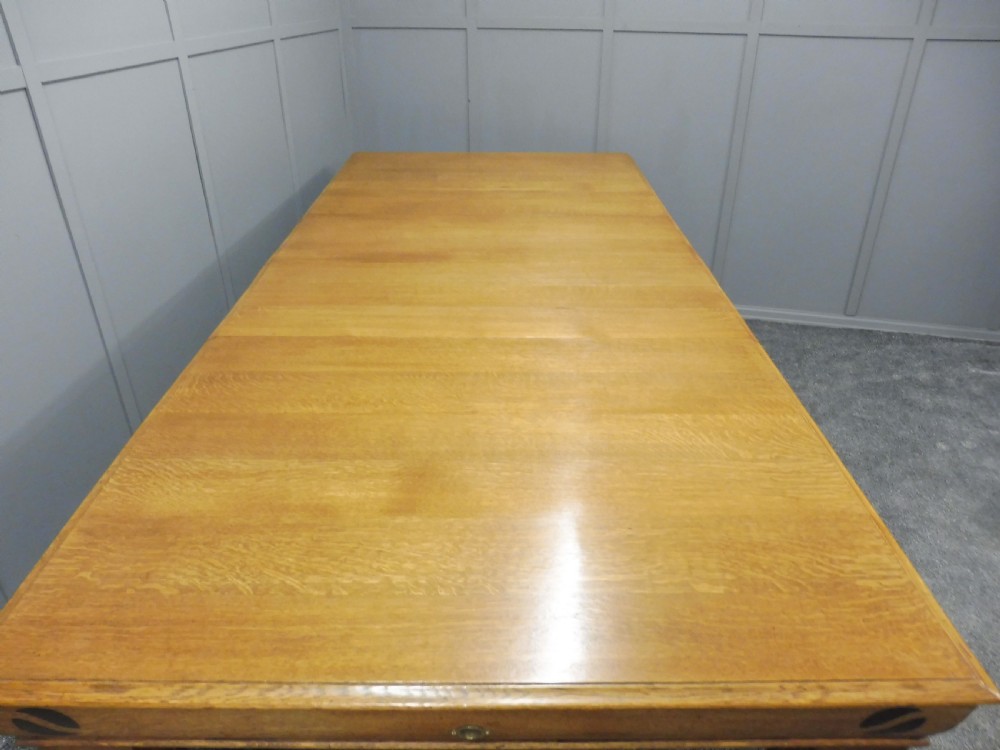 LARGE OAK ARTS AND CRAFTS EXTENDING DINING TABLE CIRCA 1900 View V