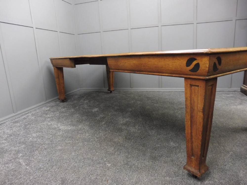 LARGE OAK ARTS AND CRAFTS EXTENDING DINING TABLE CIRCA 1900 View VI