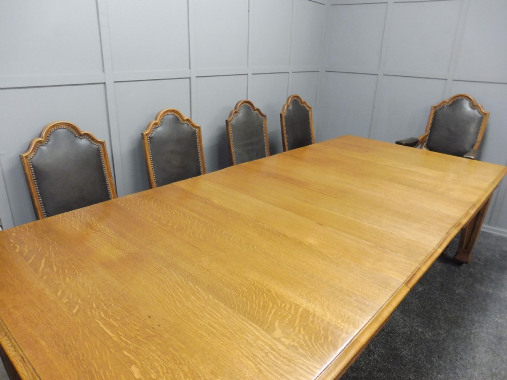 LARGE OAK ARTS AND CRAFTS EXTENDING DINING TABLE CIRCA 1900 View VII
