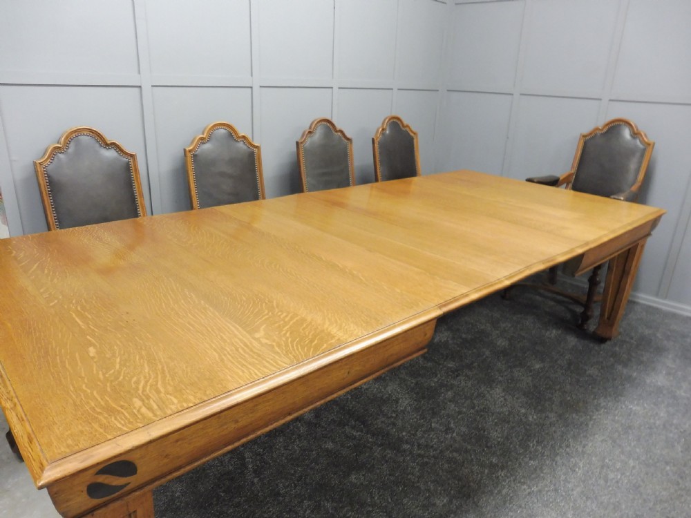 LARGE OAK ARTS AND CRAFTS EXTENDING DINING TABLE CIRCA 1900 View VIII