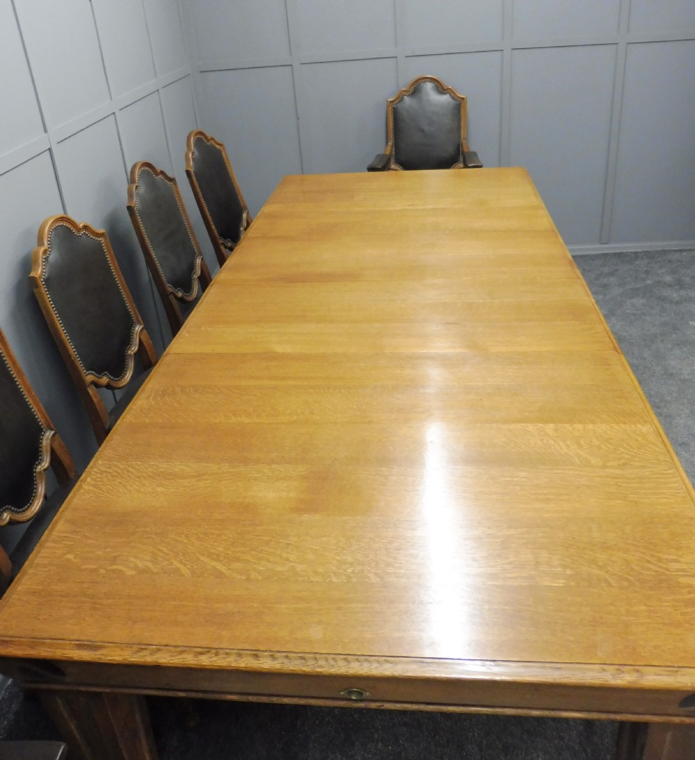 LARGE OAK ARTS AND CRAFTS EXTENDING DINING TABLE CIRCA 1900 View IX