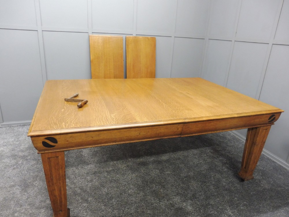 LARGE OAK ARTS AND CRAFTS EXTENDING DINING TABLE CIRCA 1900 View X