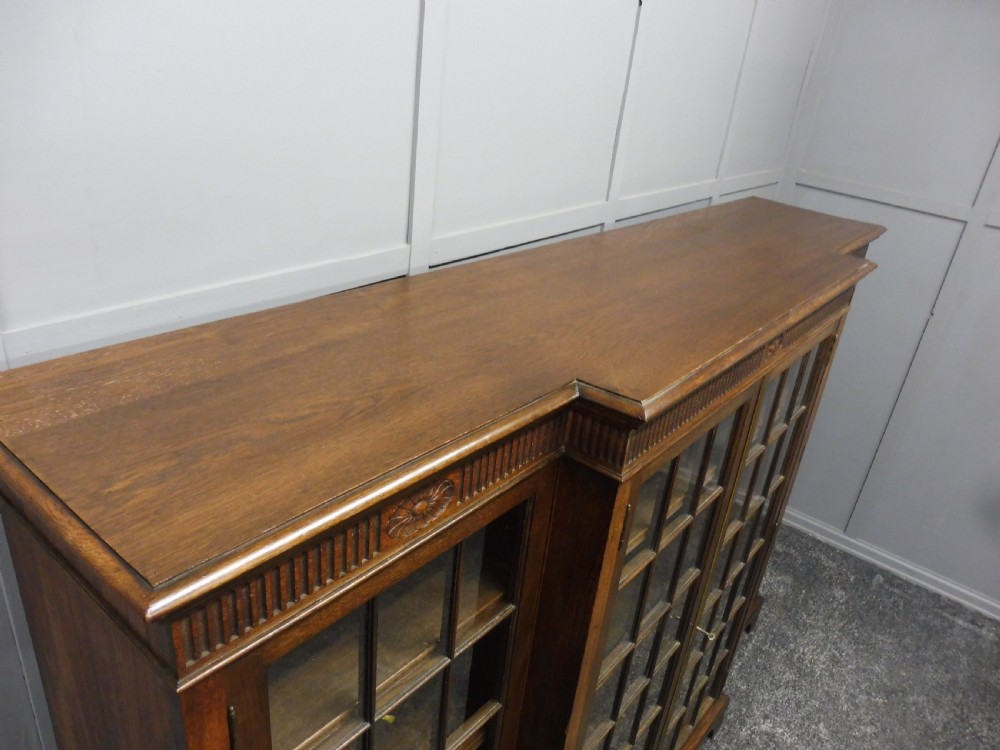 OAK 4 DOOR BOOKCASE CIRCA 1920 View IV
