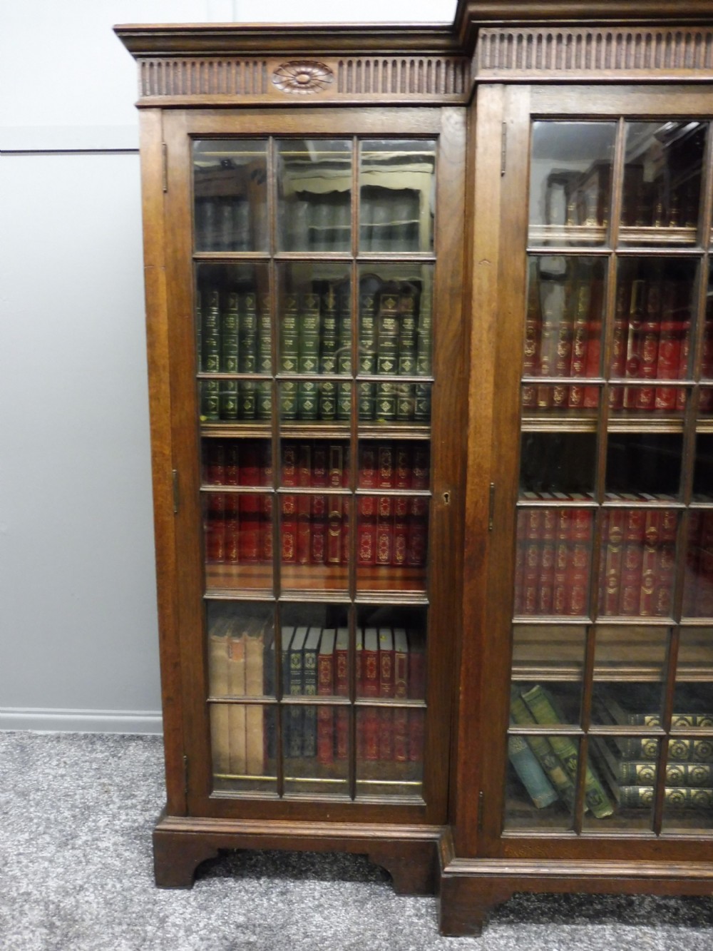 OAK 4 DOOR BOOKCASE CIRCA 1920 View VI