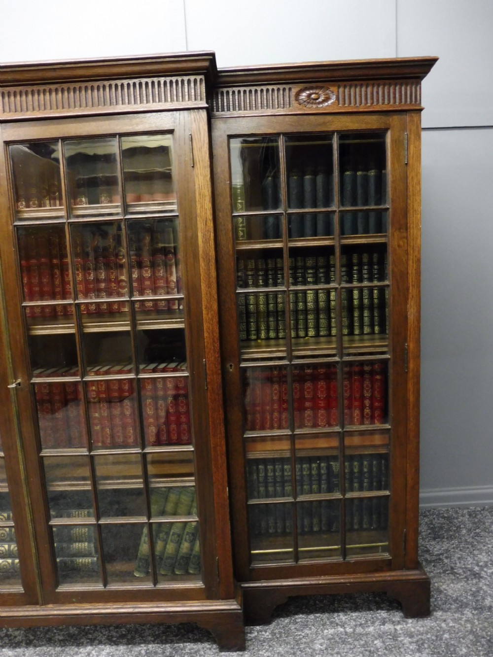 OAK 4 DOOR BOOKCASE CIRCA 1920 View VII