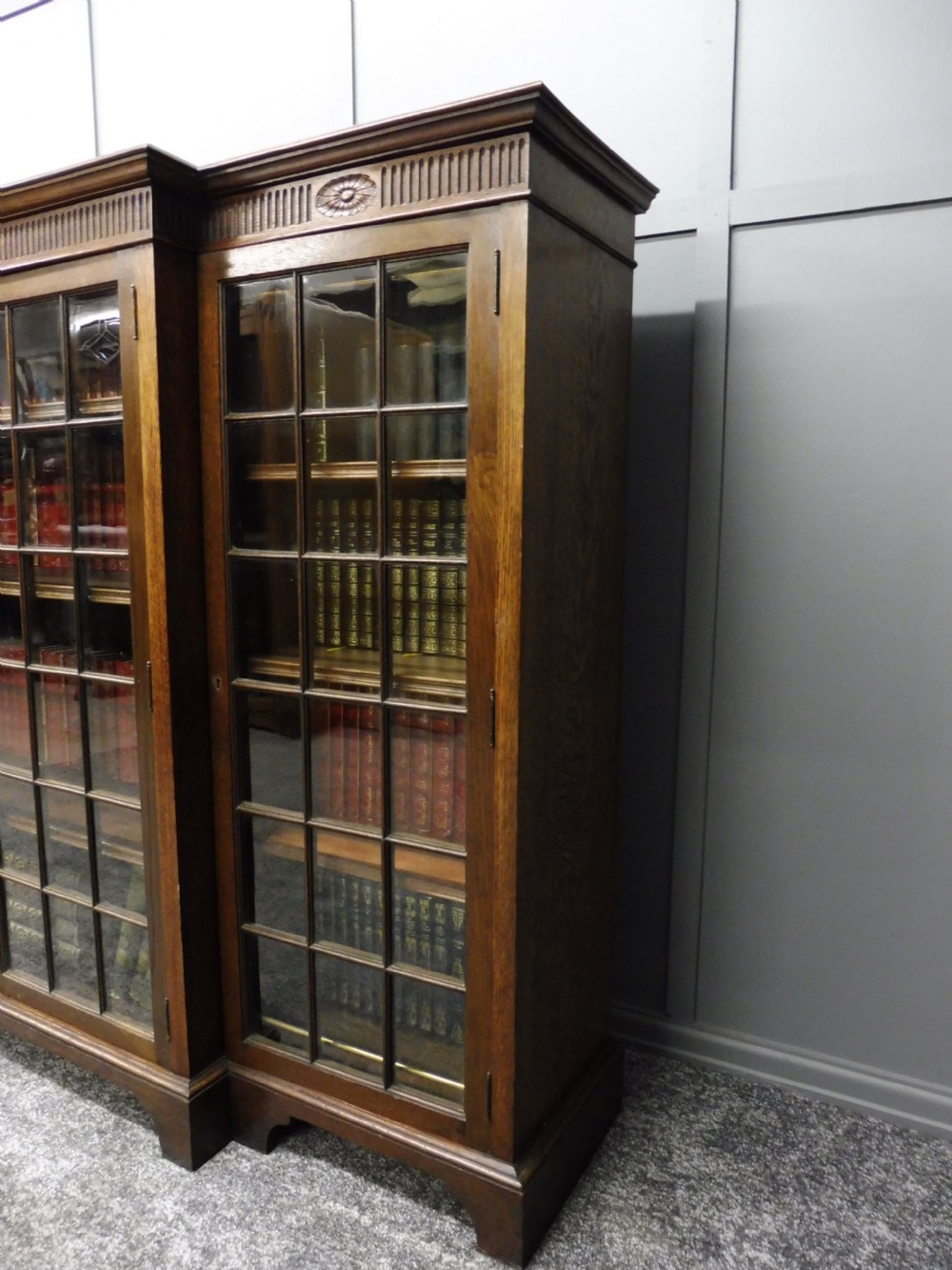 OAK 4 DOOR BOOKCASE CIRCA 1920 View VIII