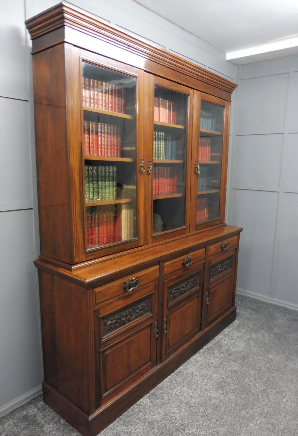 LARGE VICTORIAN WALNUT LIBRARY BOOKCASE View II