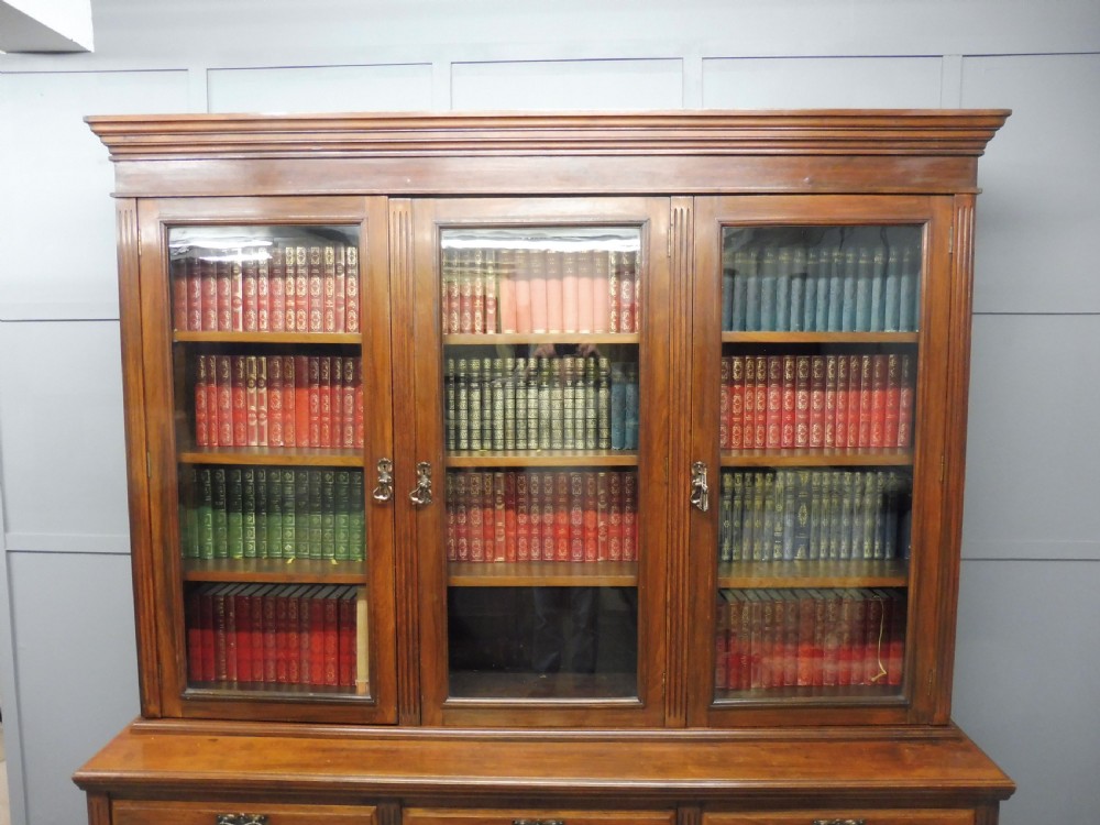 LARGE VICTORIAN WALNUT LIBRARY BOOKCASE View IV