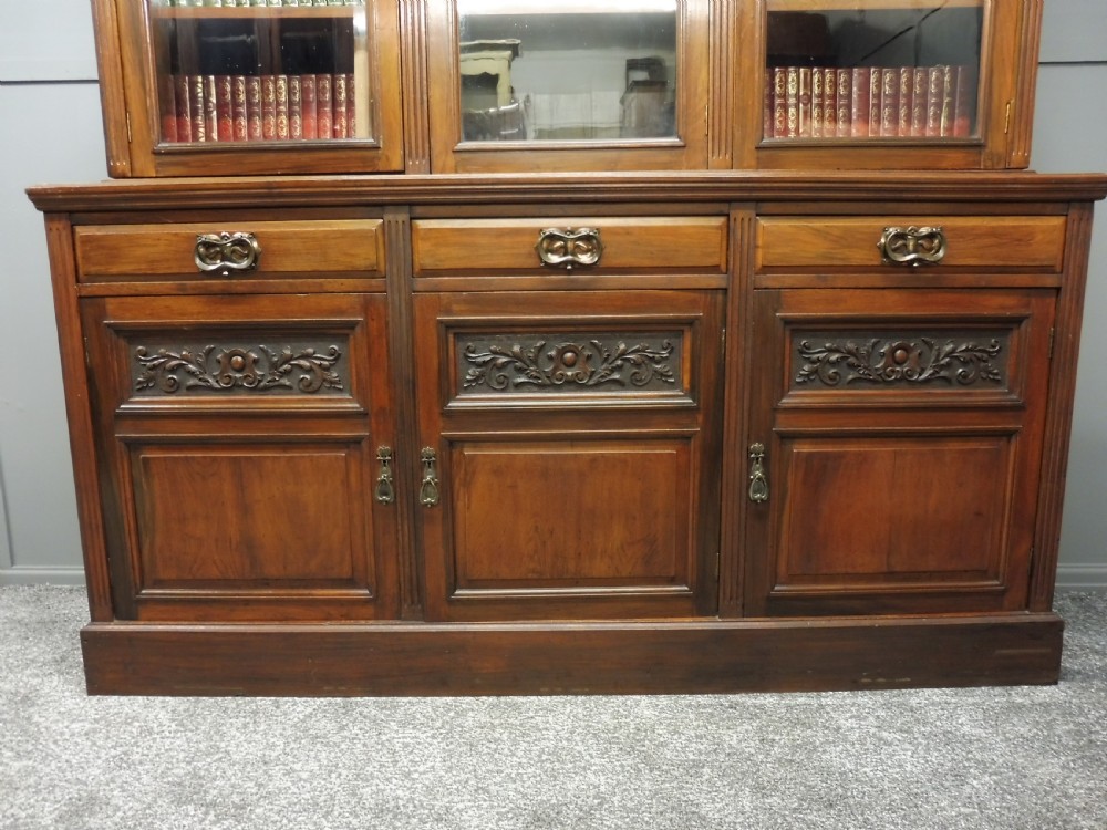 LARGE VICTORIAN WALNUT LIBRARY BOOKCASE View V