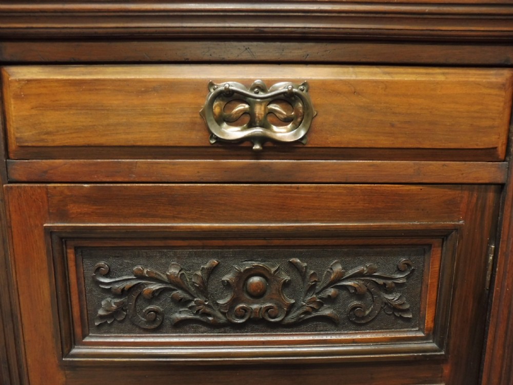 LARGE VICTORIAN WALNUT LIBRARY BOOKCASE View X