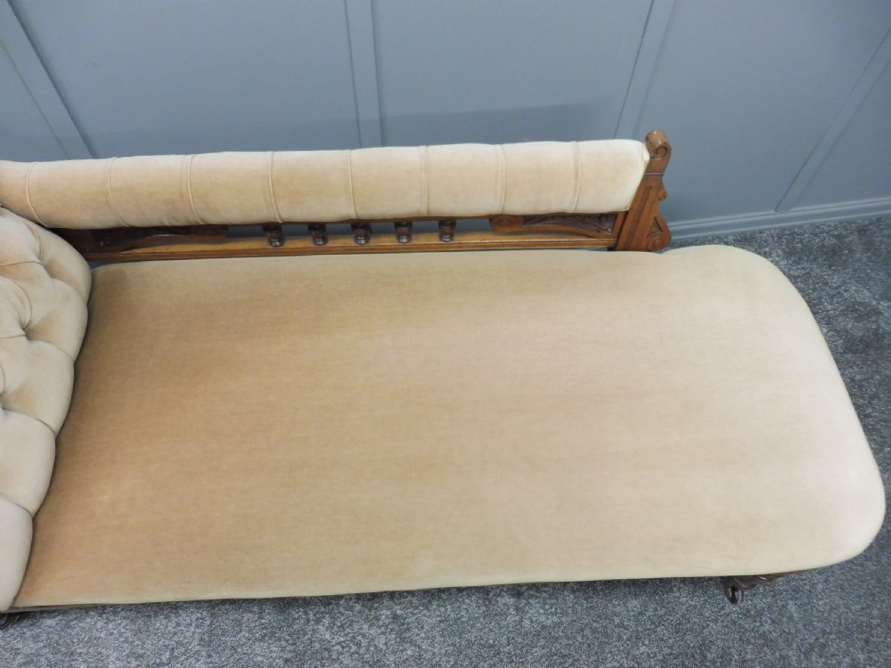 VICTORIAN WALNUT CHAISE LONGUE  View VIII