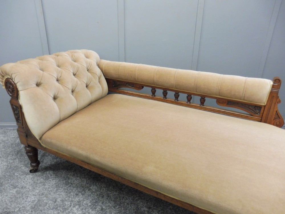 VICTORIAN WALNUT CHAISE LONGUE  View IX