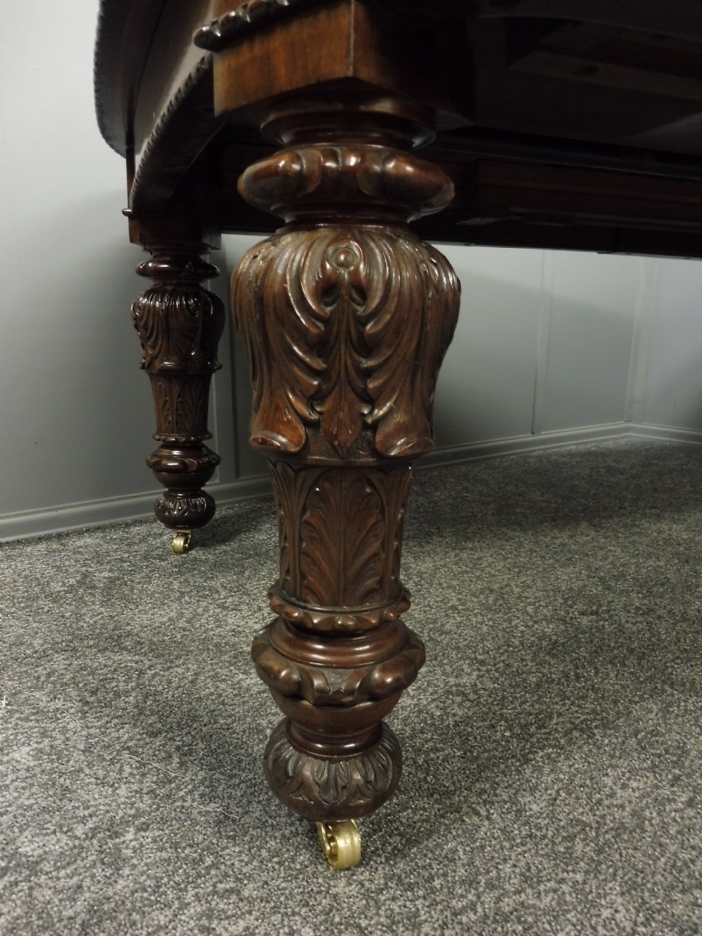 SUPERB QUALITY VICTORIAN EXTENDING DINING TABLE View IV