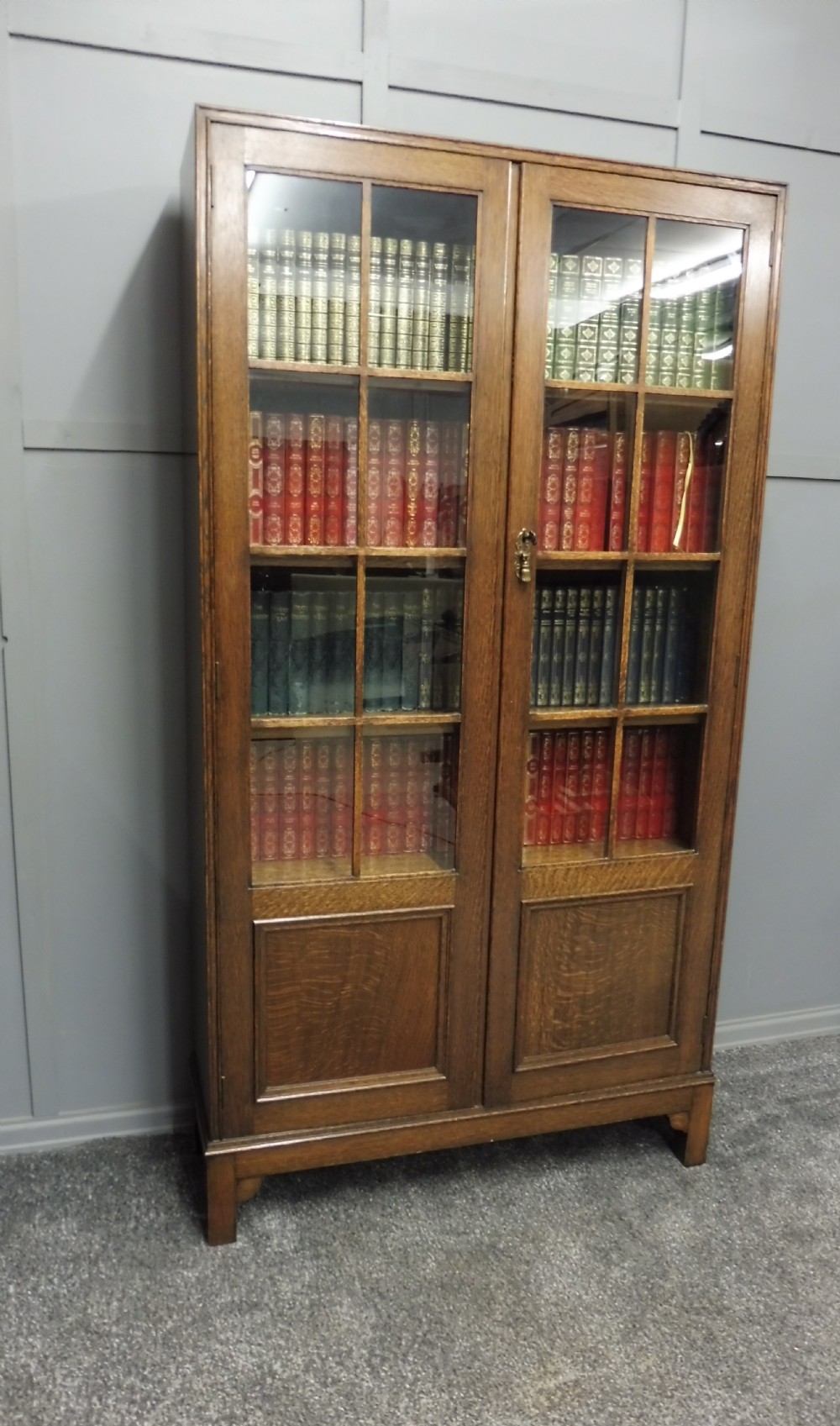 GOOD SOLID OAK BOOKCASE View IV