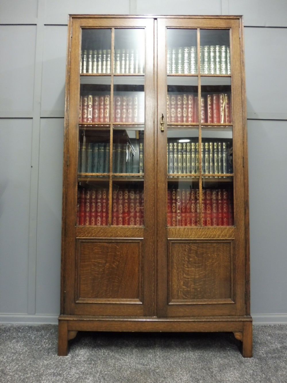 GOOD SOLID OAK BOOKCASE View V