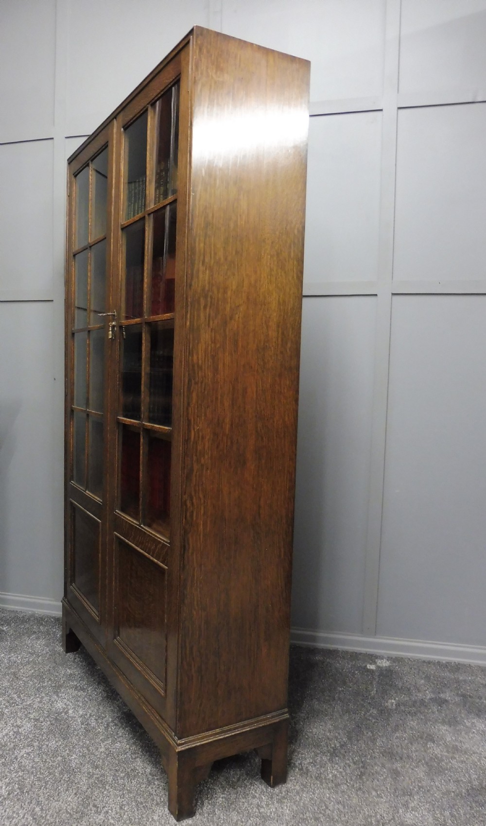 GOOD SOLID OAK BOOKCASE View VI