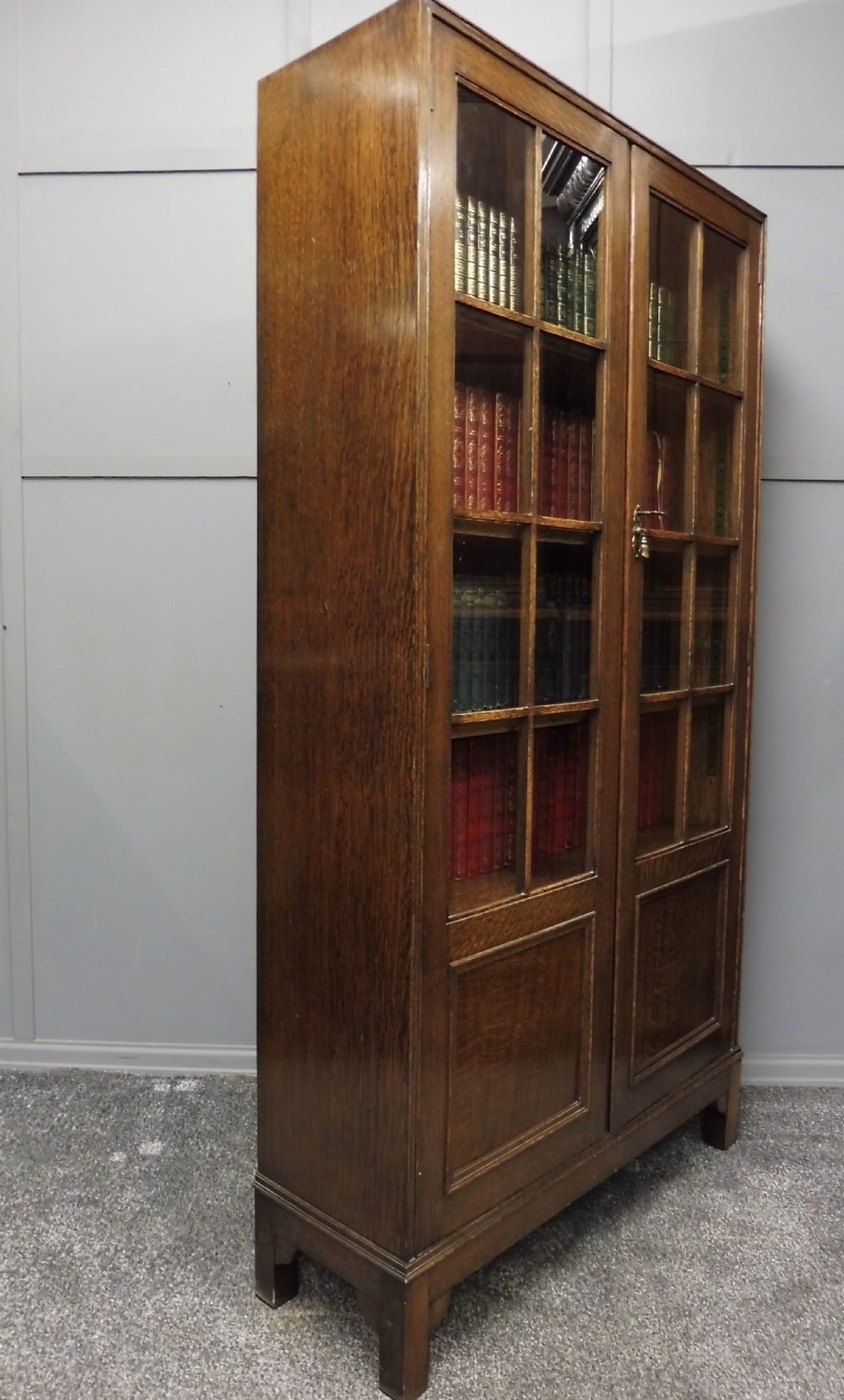 GOOD SOLID OAK BOOKCASE View VII