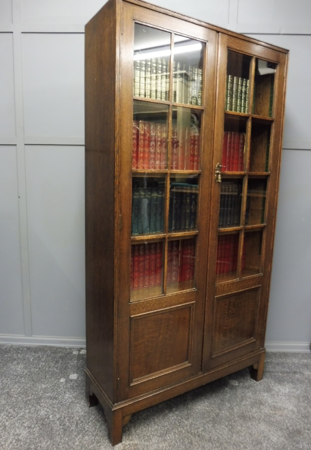 GOOD SOLID OAK BOOKCASE View IX