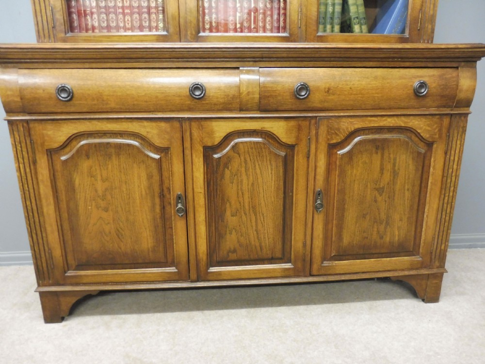 ANTIQUE OAK 3 DOOR BOOKCASE View V
