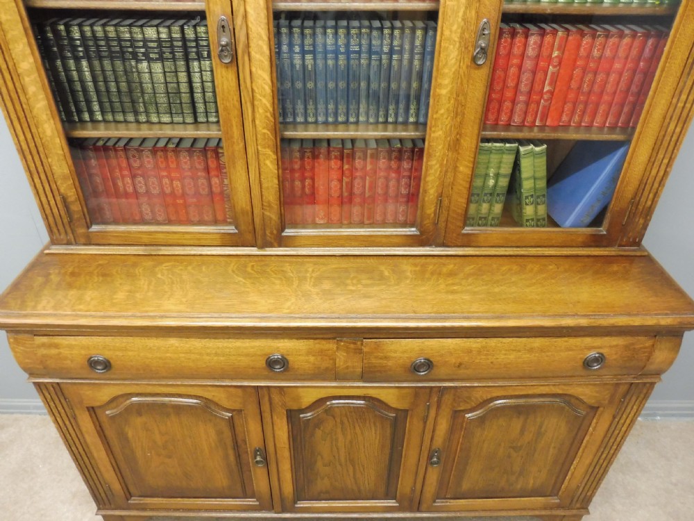 ANTIQUE OAK 3 DOOR BOOKCASE View VI