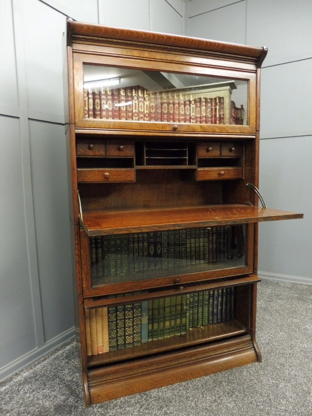 ANTIQUE OAK  LAWYERS BOOKCASE View VI