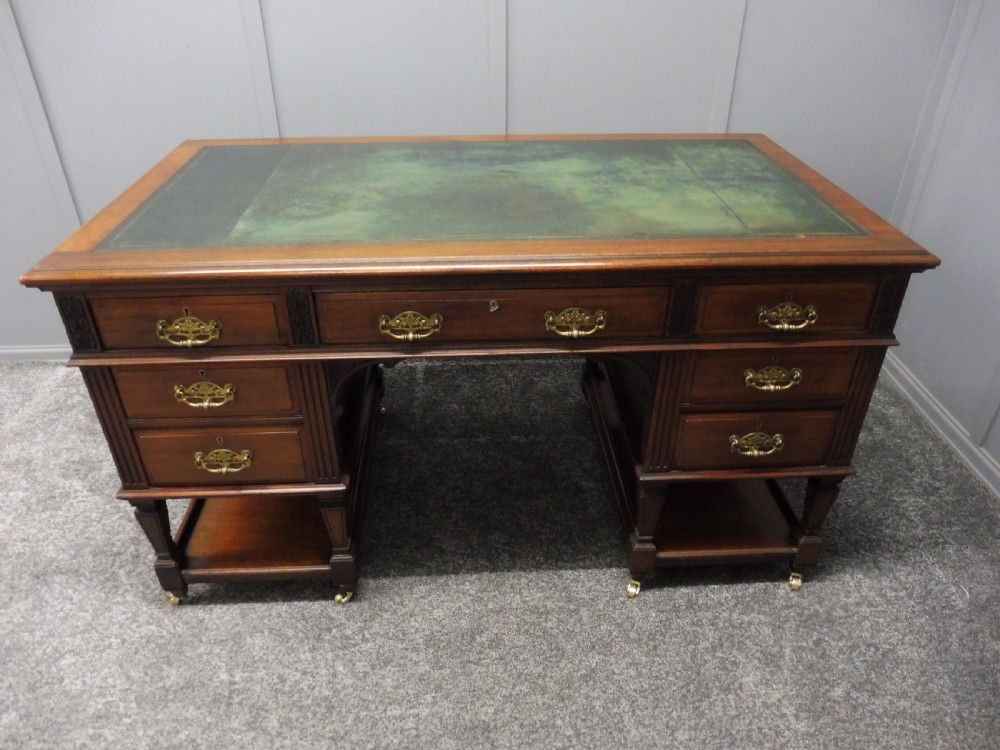 LATE VICTORIAN WALNUT DESK View XVI