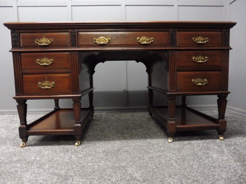 LATE VICTORIAN WALNUT DESK View XVII