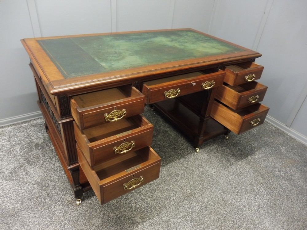 LATE VICTORIAN WALNUT DESK View XVIII