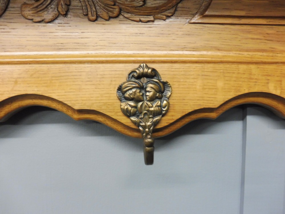 VERY LARGE CARVED OAK COAT RACK View V