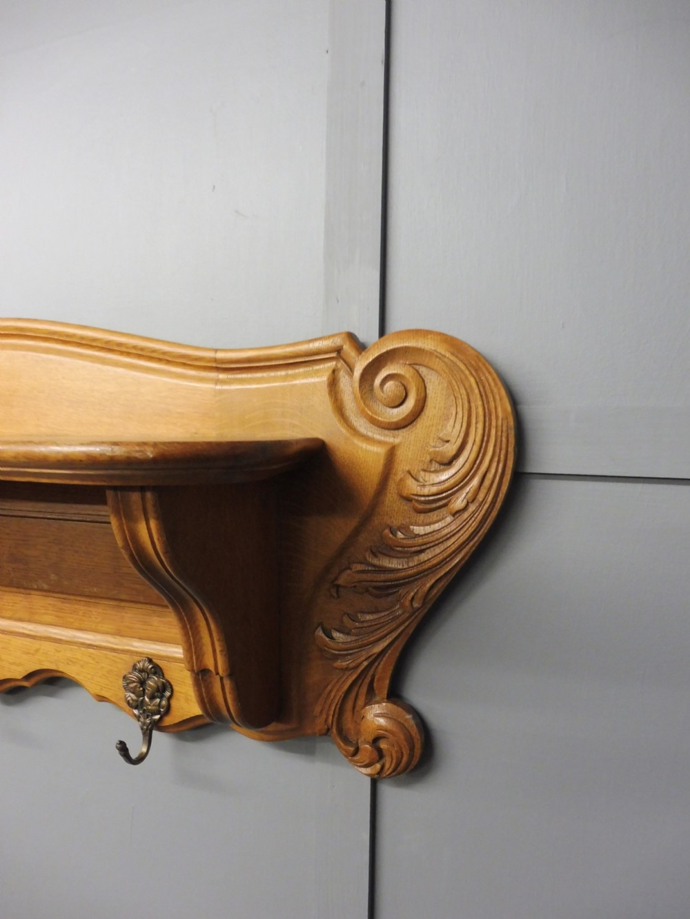 VERY LARGE CARVED OAK COAT RACK View VII